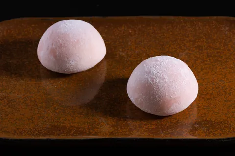 Mochi glacé fleur de cerisier (2 pièces) de Mas Sushi