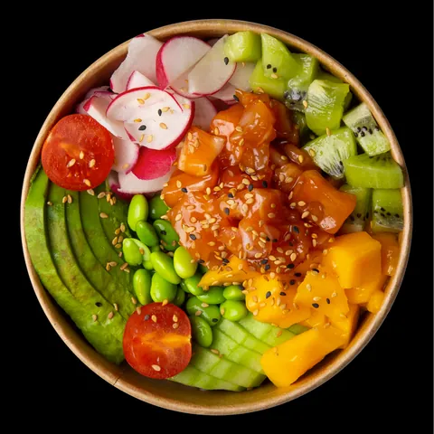 Poke bowl saumon mangue kiwi de Mas Sushi vu de dessus, dans un bol kraft