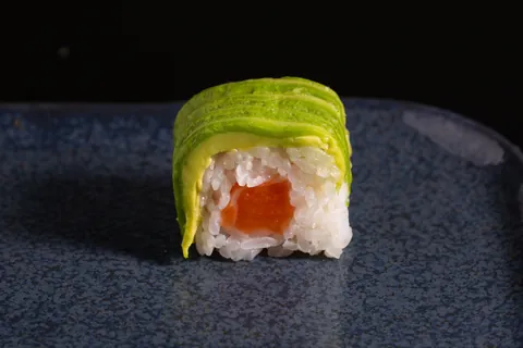 Avocado roll saumon (4 pièces) de Mas Sushi