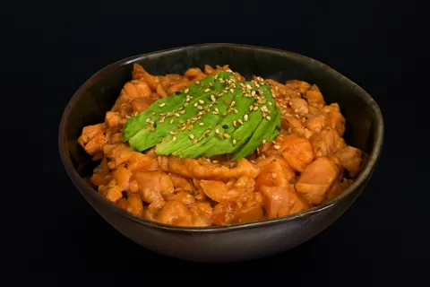 Chirashi Tartare de Saumon Snacké de Mas Sushi