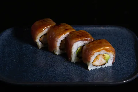 Signature red tiger roll (4 pièces) de Mas Sushi