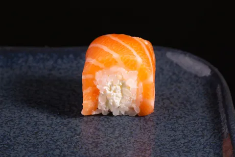 Salmon roll cheese (4 pièces) de Mas Sushi