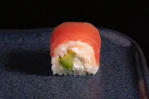 Tuna avocat cheese (4 pièces) de Mas Sushi