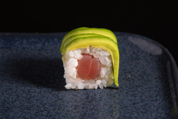 Avocado roll thon (4pcs)