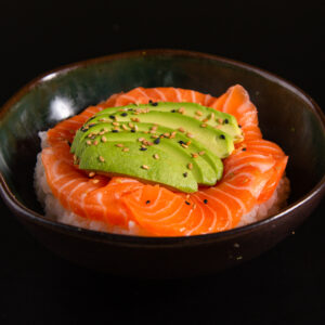 Chirashi lamelles mixte saumon thon avec avocat