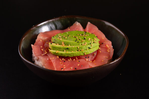 Chirashi lamelles de thon avocat