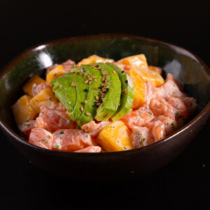 Chirashi tartare saumon mangue lait de coco avocat