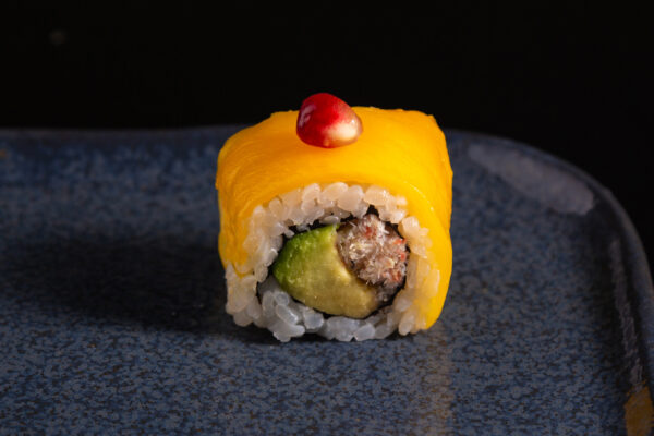 Signature mango roll (4pcs)